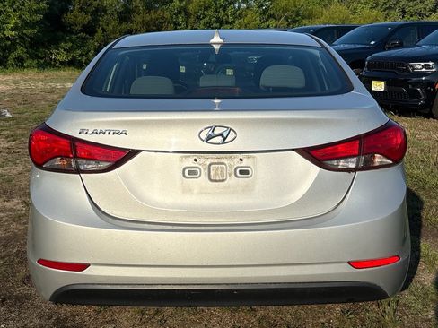 Used 2015 Hyundai Elantra SE FWD image 12