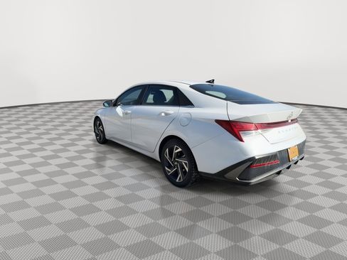 Certified 2024 Hyundai Elantra SEL w/ Convenience Package image 6