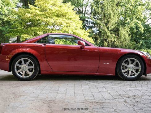 Used 2004 Cadillac XLR RWD image 17