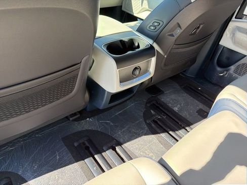 New 2026 Kia Carnival EX FWD image 14