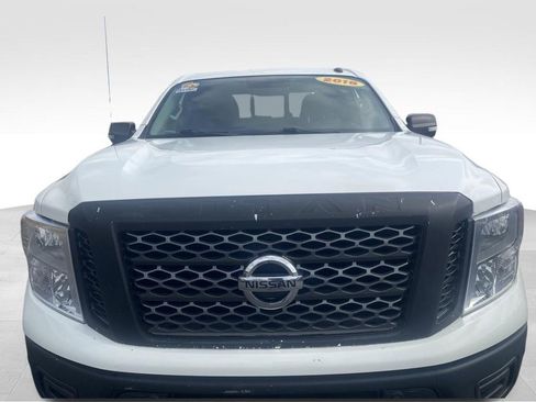 Used 2018 Nissan Titan SV w/ SV Convenience Package image 35