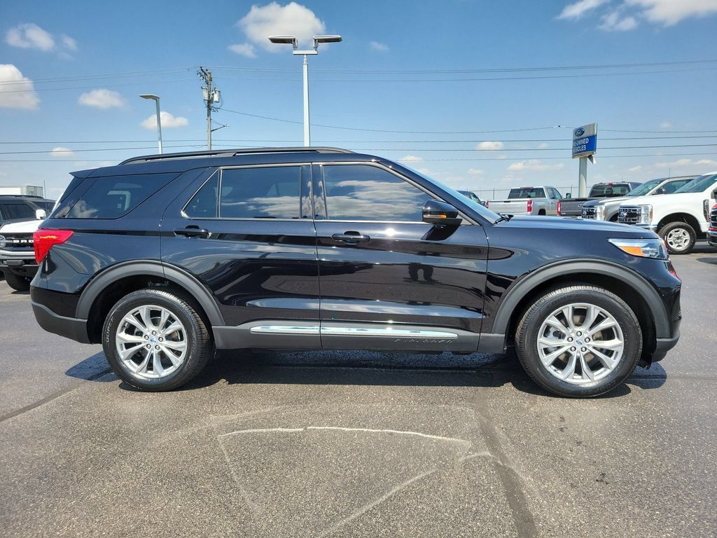 Certified 2023 Ford Explorer XLT w/ Equipment Group 202A AWD/4WD image 3