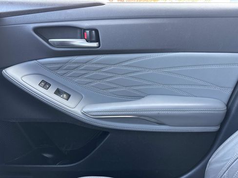 Used 2019 Toyota Avalon Limited image 23