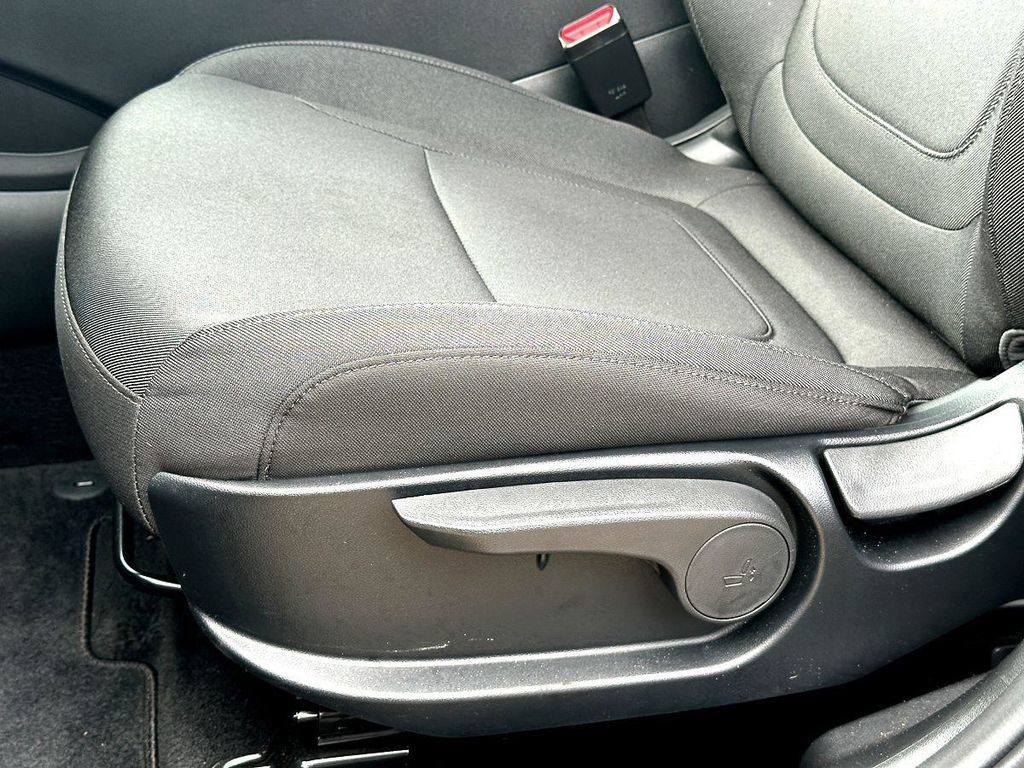Used 2025 Hyundai Tucson SE FWD image 15