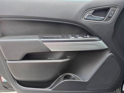 Used 2022 Chevrolet Colorado LT AWD/4WD image 9