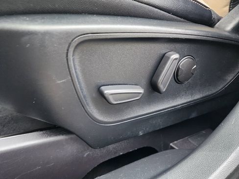 Used 2020 Ford Escape Titanium image 12