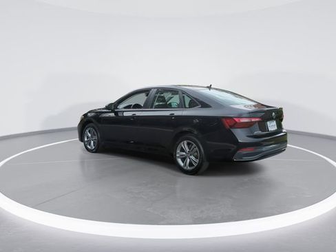 Used 2024 Volkswagen Jetta SE FWD image 6