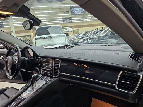 Used 2016 Porsche Panamera image 22