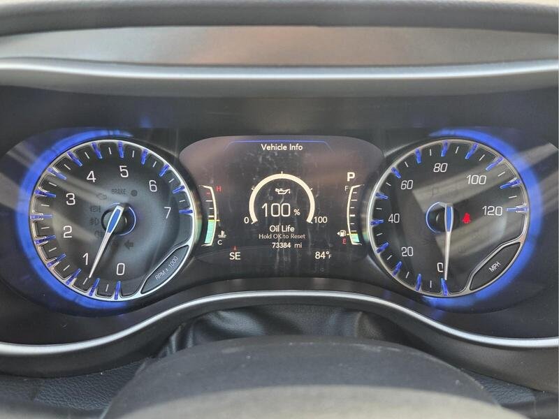 Used 2024 Chrysler Pacifica Touring-L FWD image 35