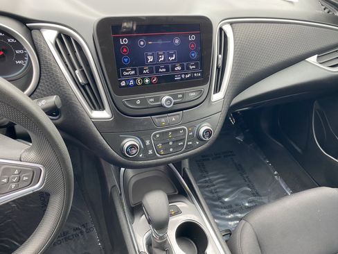 Used 2025 Chevrolet Malibu LT image 18