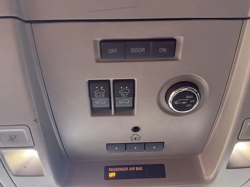 Used 2017 Chevrolet Suburban LT image 36