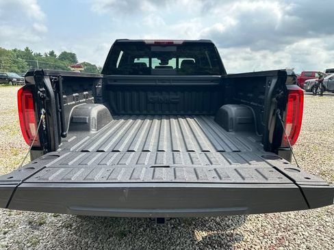 Used 2025 GMC Sierra 1500 AT4 w/ Technology Package AWD/4WD image 13