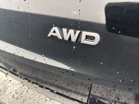 Used 2024 Nissan Rogue S image 39