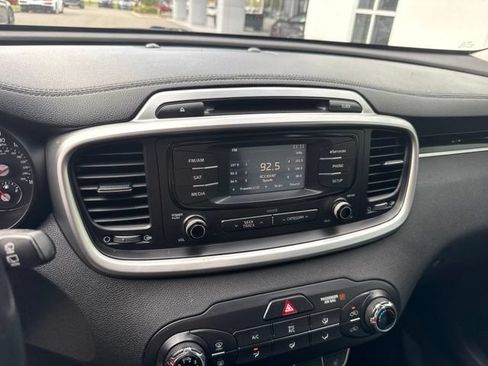Used 2016 Kia Sorento FWD w/ LX Convenience Package image 6