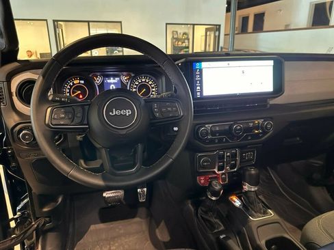 Used 2024 Jeep Wrangler Unlimited Sport AWD/4WD image 17