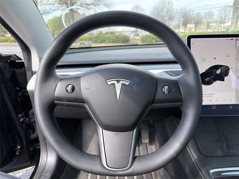 Used 2021 Tesla Model 3 Standard Range Plus image 9