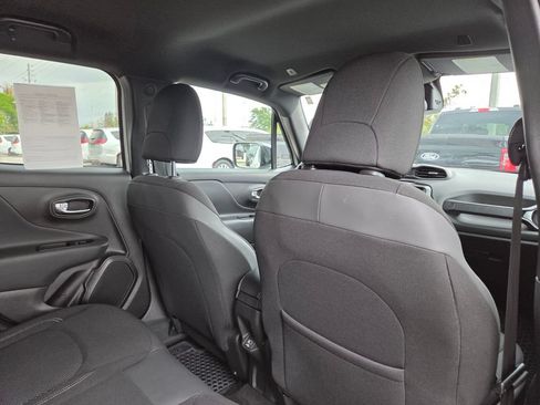 Used 2022 Jeep Renegade Altitude AWD/4WD image 17