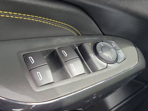 Used 2025 Chevrolet Trax LT FWD image 16