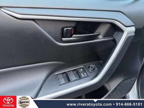 Used 2023 Toyota RAV4 LE AWD/4WD image 12