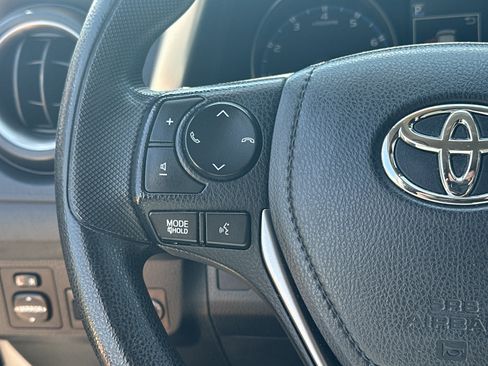 Used 2018 Toyota RAV4 LE FWD image 16