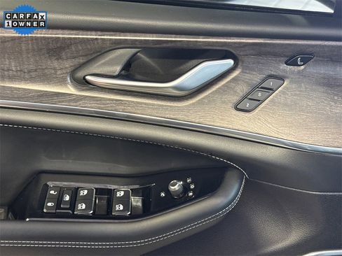 Used 2023 Jeep Grand Cherokee Overland w/ Luxury Tech Group IV image 13