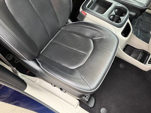 Used 2017 Chrysler Pacifica Limited w/ Tire & Wheel Group image 73