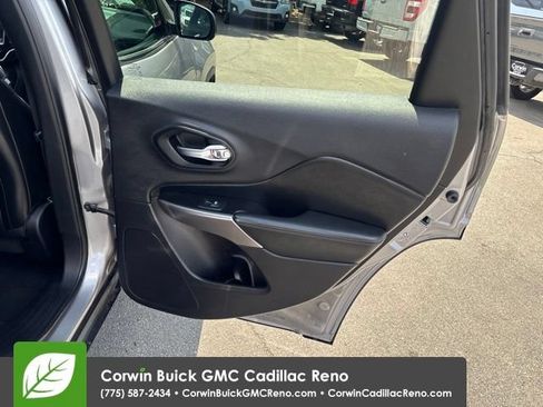 Used 2019 Jeep Cherokee Limited AWD/4WD image 32