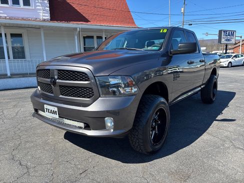 Used 2019 RAM 1500 Express w/ Express Value Package image 3