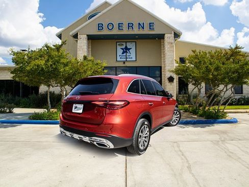 Used 2023 Mercedes-Benz GLC 300 4MATIC image 3