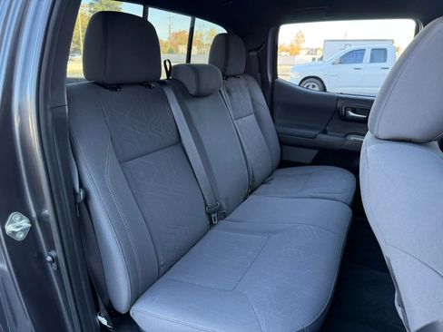 Used 2019 Toyota Tacoma TRD Sport image 24