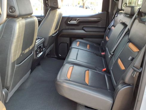 Used 2024 GMC Sierra 1500 AT4 w/ Technology Package AWD/4WD image 10