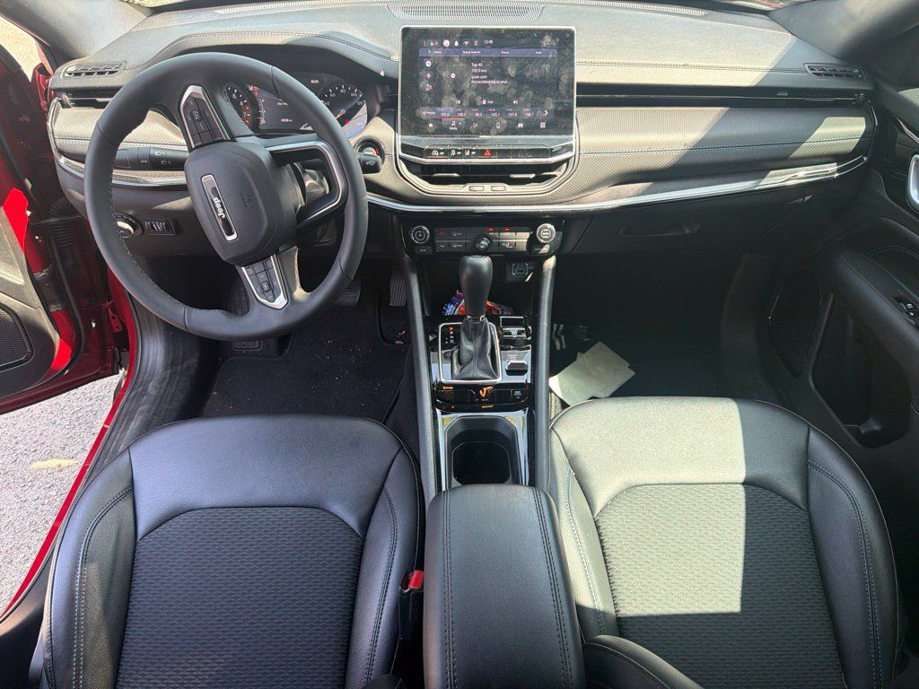 Used 2026 Jeep Compass Latitude AWD/4WD image 10