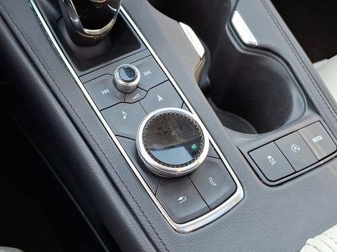 Certified 2022 Cadillac XT4 Luxury w/ Driver Awareness Package image 19