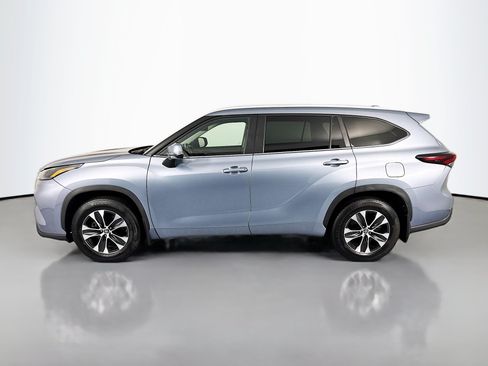 Used 2024 Toyota Highlander XLE AWD/4WD image 8