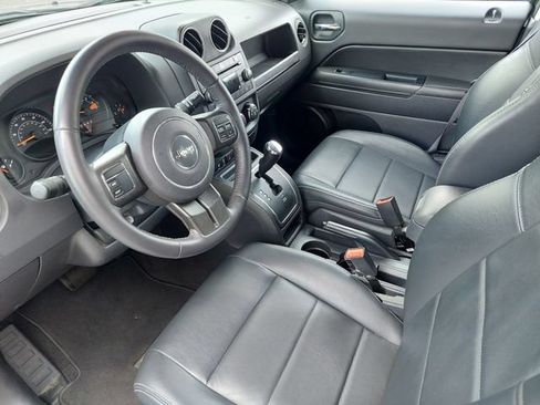 Used 2017 Jeep Patriot High Altitude FWD image 9