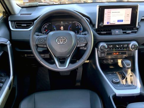 Used 2024 Toyota RAV4 XLE Premium image 9