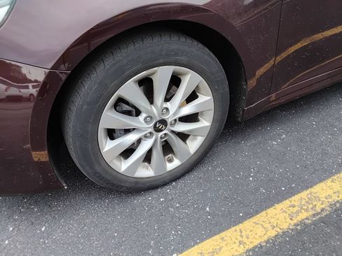 Used 2018 Kia Optima LX w/ 17" Alloy Wheels Package FWD image 7