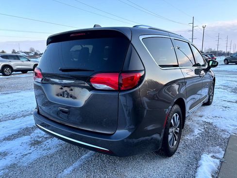 Used 2020 Chrysler Pacifica Touring-L Plus image 5