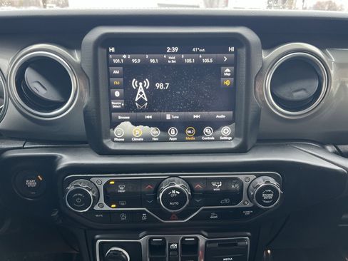 Used 2023 Jeep Gladiator Overland image 17