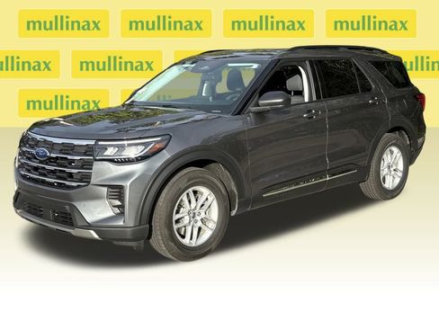 Used 2025 Ford Explorer Active image 13
