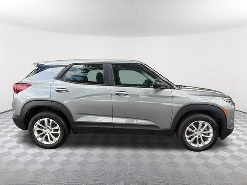 Used 2025 Chevrolet TrailBlazer LS FWD image 4