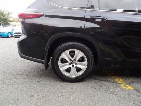 Used 2021 Toyota Highlander XLE image 7