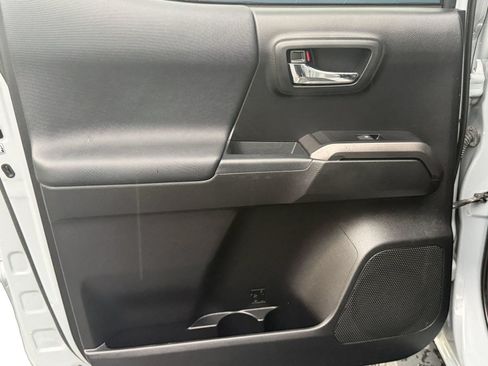 Used 2019 Toyota Tacoma TRD Off-Road RWD image 15