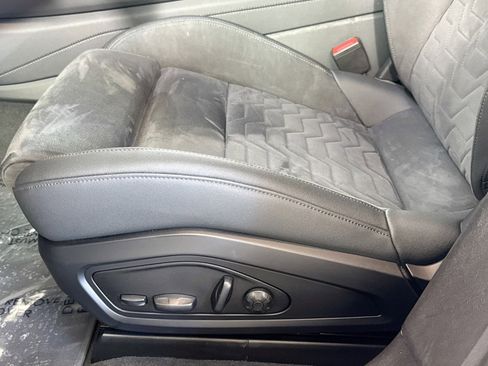 Used 2022 Audi e-tron GT Premium Plus image 18