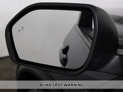 Used 2022 Ford Explorer XLT w/ Equipment Group 202A image 3