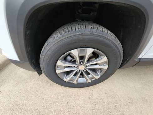 Used 2026 Chevrolet Equinox LT FWD image 9