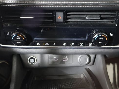 Used 2023 Nissan Rogue SV w/ SV Premium Package image 44