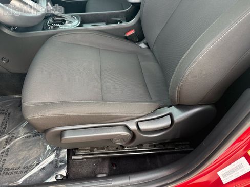 Used 2025 Hyundai Kona SE image 13