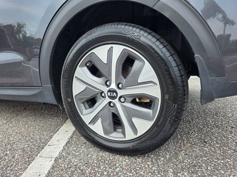 Used 2020 Kia Niro EX FWD image 32