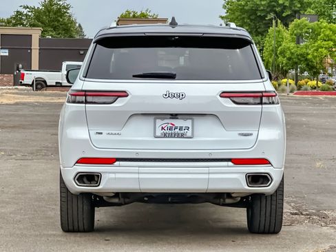Used 2023 Jeep Grand Cherokee L Summit AWD/4WD image 4